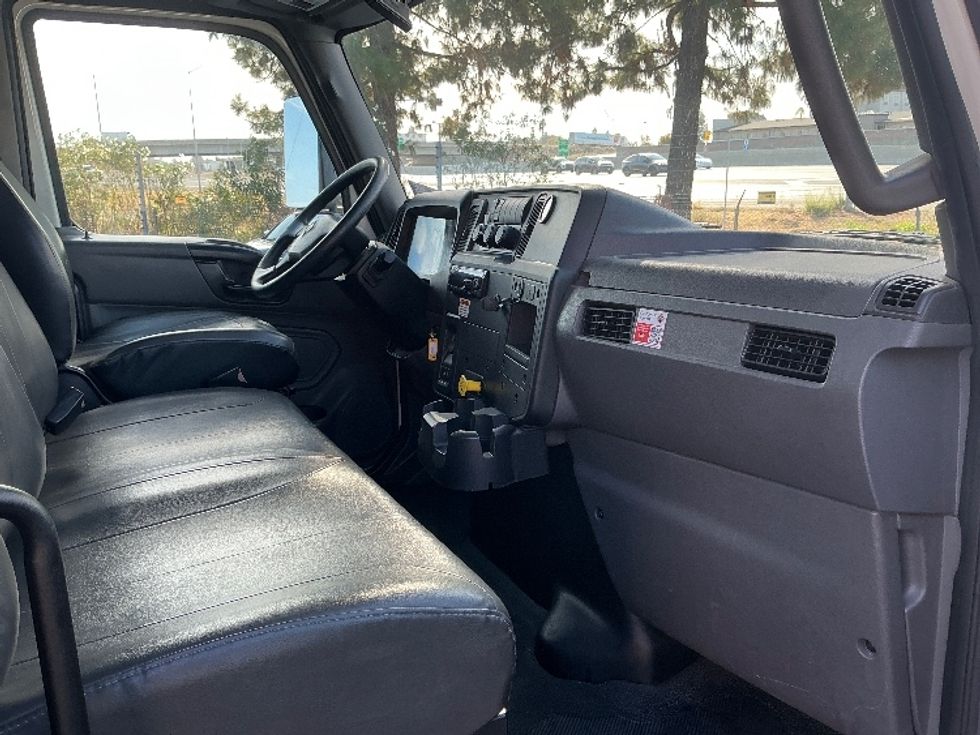 Medium Duty Box Truck-Light and Medium Duty Trucks-International-2020-MV607-West Sacramento-CA-135,117\n\t\tmiles-$ 42,500 - Image 21
