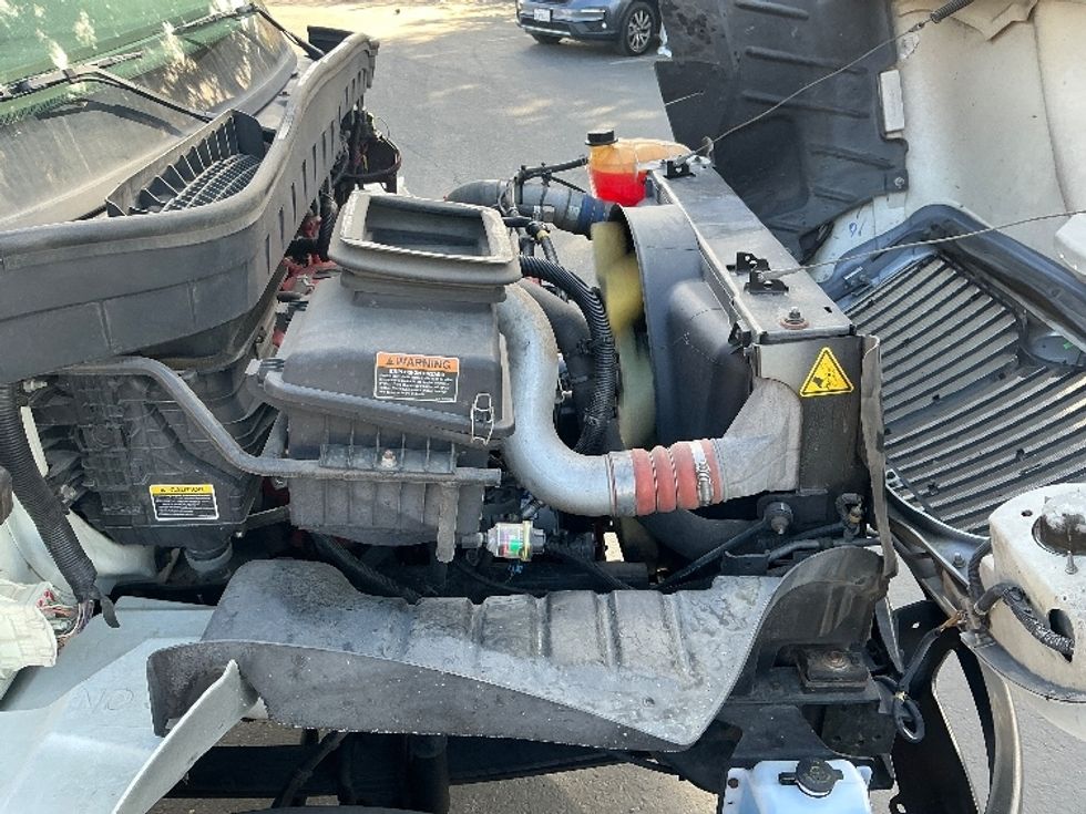 Medium Duty Box Truck-Light and Medium Duty Trucks-International-2020-MV607-West Sacramento-CA-135,117\n\t\tmiles-$ 42,500 - Image 22