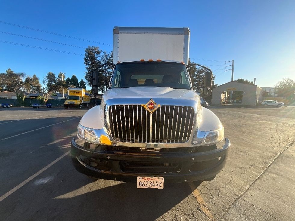 Medium Duty Box Truck-Light and Medium Duty Trucks-International-2020-MV607-West Sacramento-CA-136,440\n\t\tmiles-$ 62,250 - Image 2