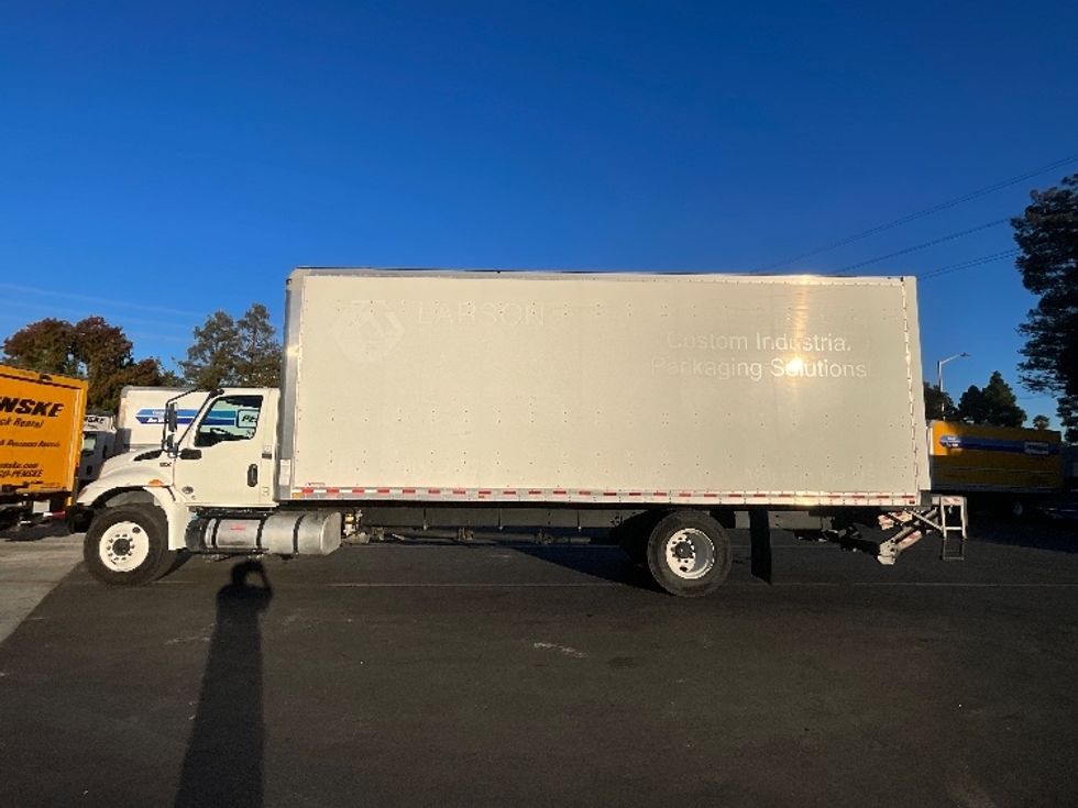 Medium Duty Box Truck-Light and Medium Duty Trucks-International-2020-MV607-West Sacramento-CA-136,440\n\t\tmiles-$ 62,250 - Image 4