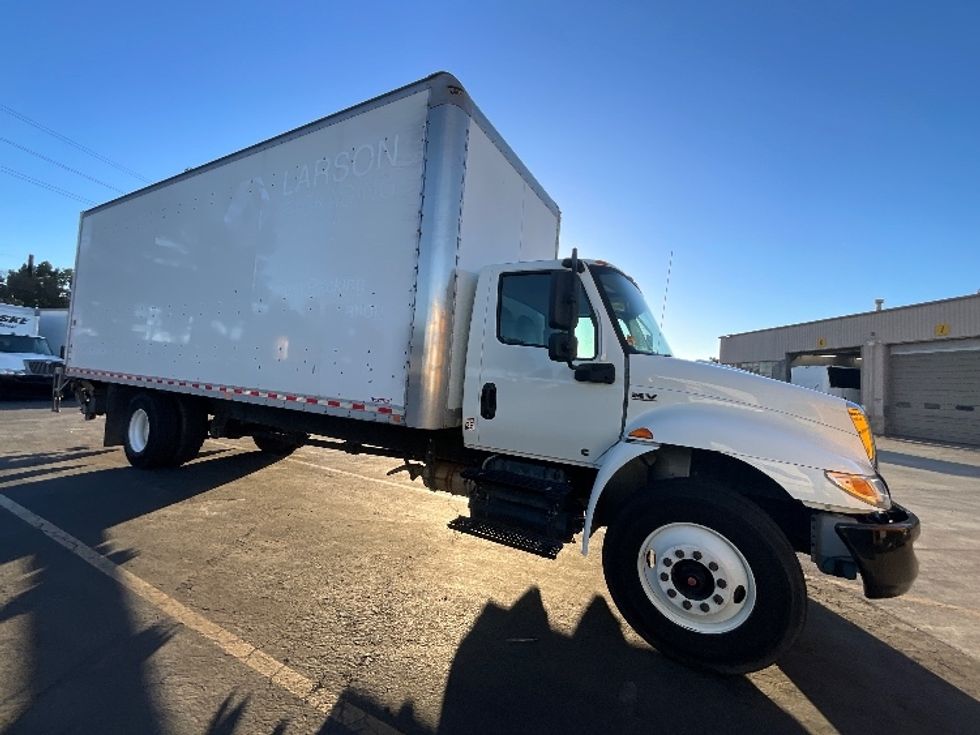 Medium Duty Box Truck-Light and Medium Duty Trucks-International-2020-MV607-West Sacramento-CA-136,440\n\t\tmiles-$ 62,250 - Image 1