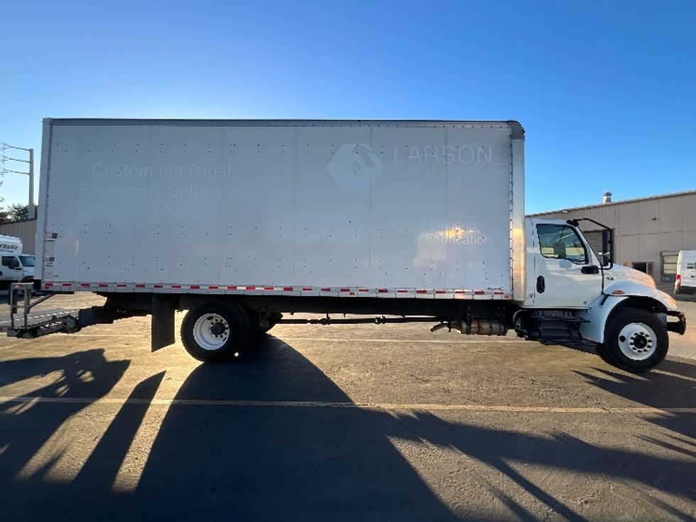 Medium Duty Box Truck-Light and Medium Duty Trucks-International-2020-MV607-West Sacramento-CA-136,440\n\t\tmiles-$ 62,250 - Image 15