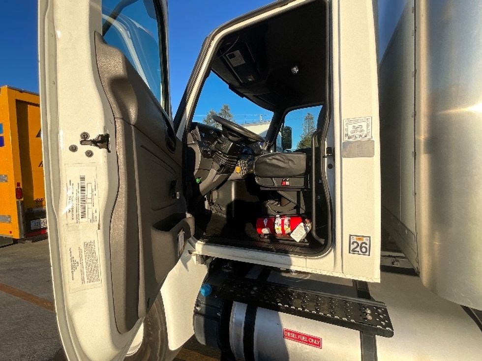 Medium Duty Box Truck-Light and Medium Duty Trucks-International-2020-MV607-West Sacramento-CA-136,440\n\t\tmiles-$ 62,250 - Image 16
