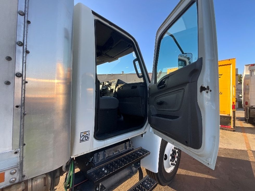 Medium Duty Box Truck-Light and Medium Duty Trucks-International-2020-MV607-West Sacramento-CA-136,440\n\t\tmiles-$ 62,250 - Image 20