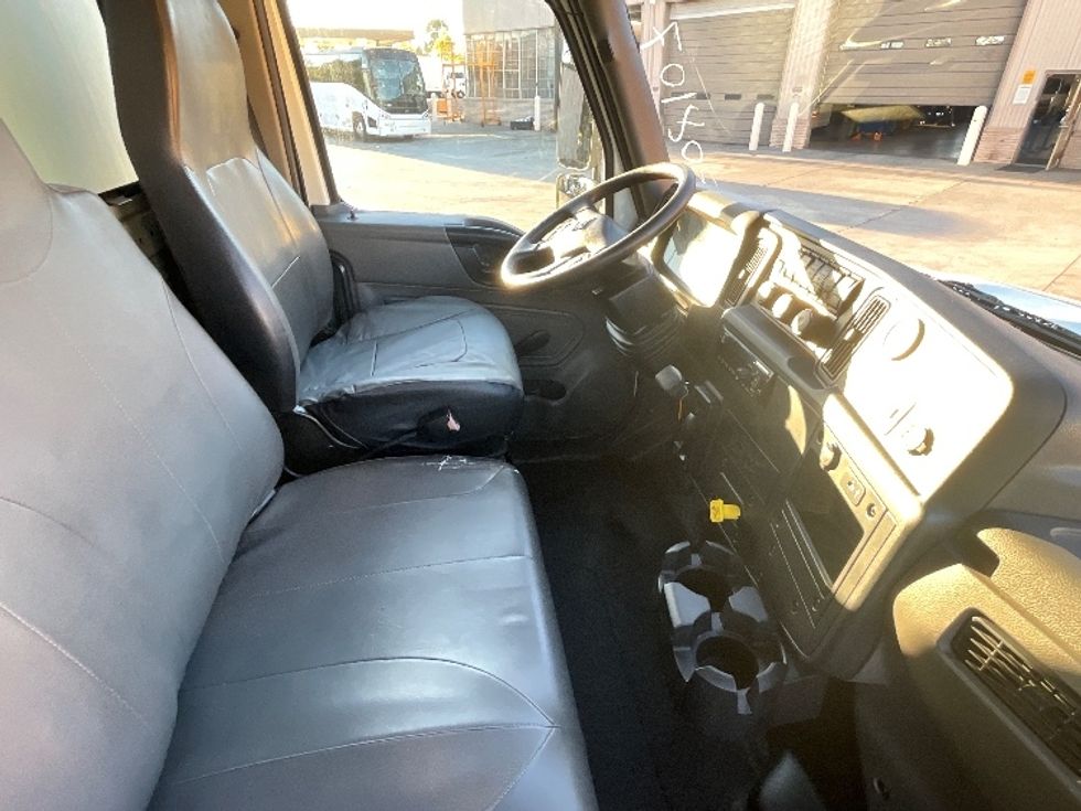 Medium Duty Box Truck-Light and Medium Duty Trucks-International-2020-MV607-West Sacramento-CA-136,440\n\t\tmiles-$ 62,250 - Image 22