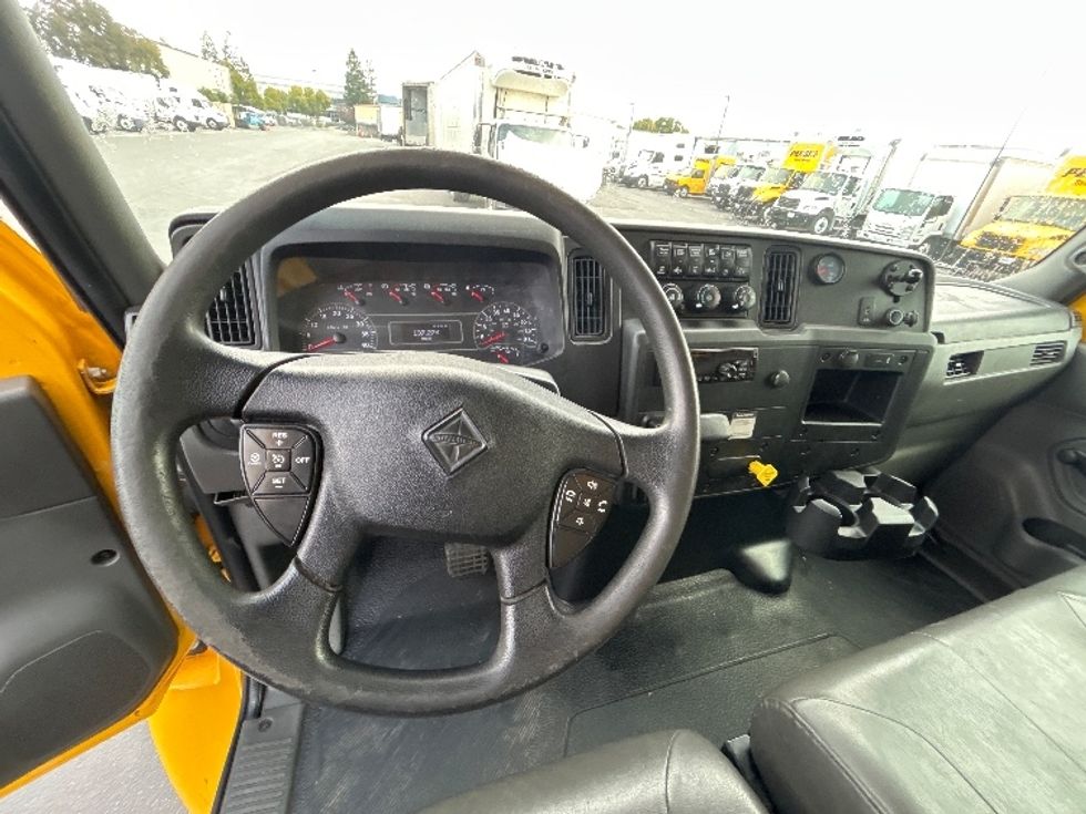 Medium Duty Box Truck-Light and Medium Duty Trucks-International-2020-MV607-West Sacramento-CA-137,287\n\t\tmiles-$ 55,750 - Image 17