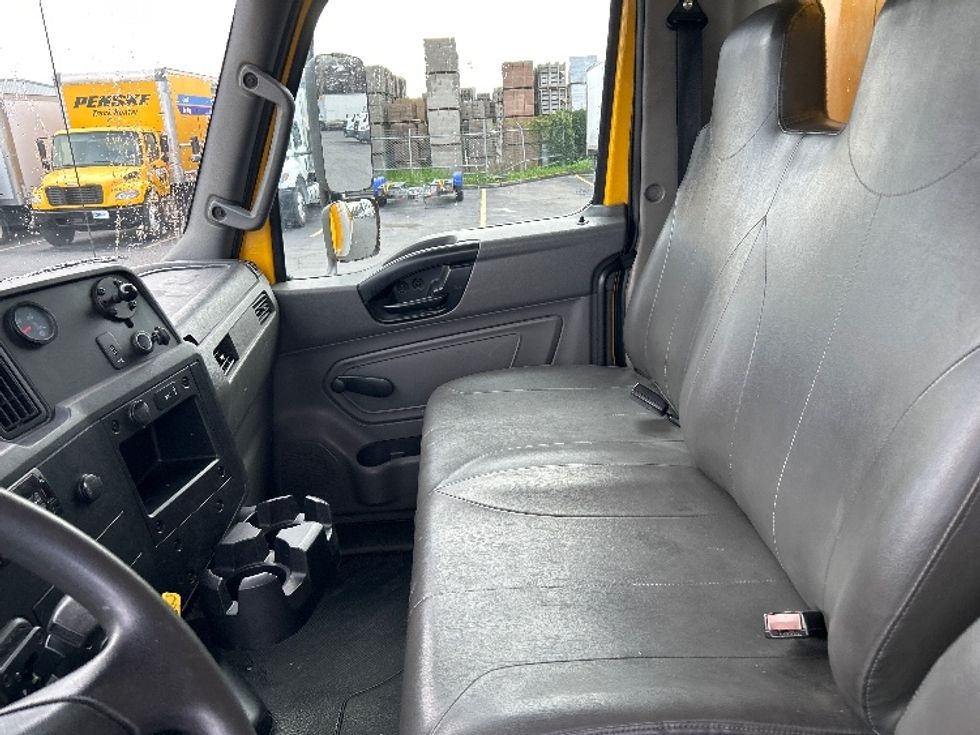 Medium Duty Box Truck-Light and Medium Duty Trucks-International-2020-MV607-West Sacramento-CA-137,287\n\t\tmiles-$ 55,750 - Image 19
