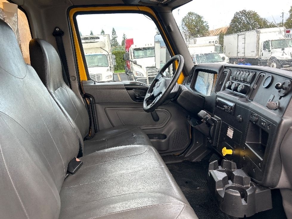 Medium Duty Box Truck-Light and Medium Duty Trucks-International-2020-MV607-West Sacramento-CA-137,287\n\t\tmiles-$ 55,750 - Image 22