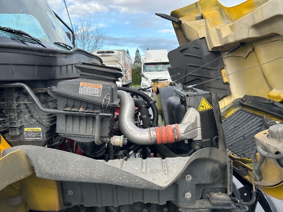 Medium Duty Box Truck-Light and Medium Duty Trucks-International-2020-MV607-West Sacramento-CA-137,287\n\t\tmiles-$ 55,750 - Image 23