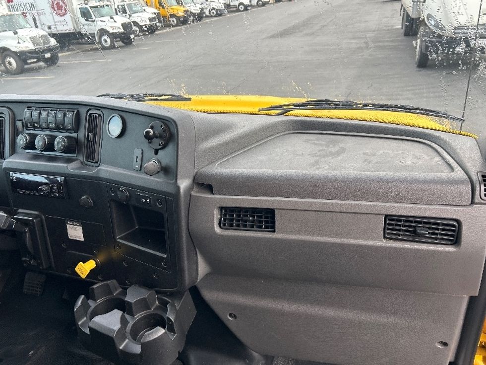 Medium Duty Box Truck-Light and Medium Duty Trucks-International-2020-MV607-West Sacramento-CA-137,287\n\t\tmiles-$ 55,750 - Image 21