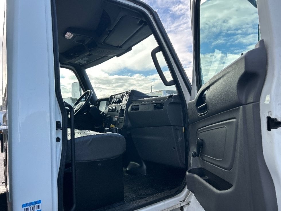 Medium Duty Box Truck-Light and Medium Duty Trucks-International-2020-MV607-West Sacramento-CA-137,335\n\t\tmiles-$ 48,750 - Image 19