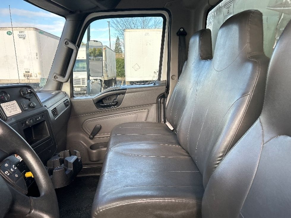Medium Duty Box Truck-Light and Medium Duty Trucks-International-2020-MV607-West Sacramento-CA-137,335\n\t\tmiles-$ 48,750 - Image 18