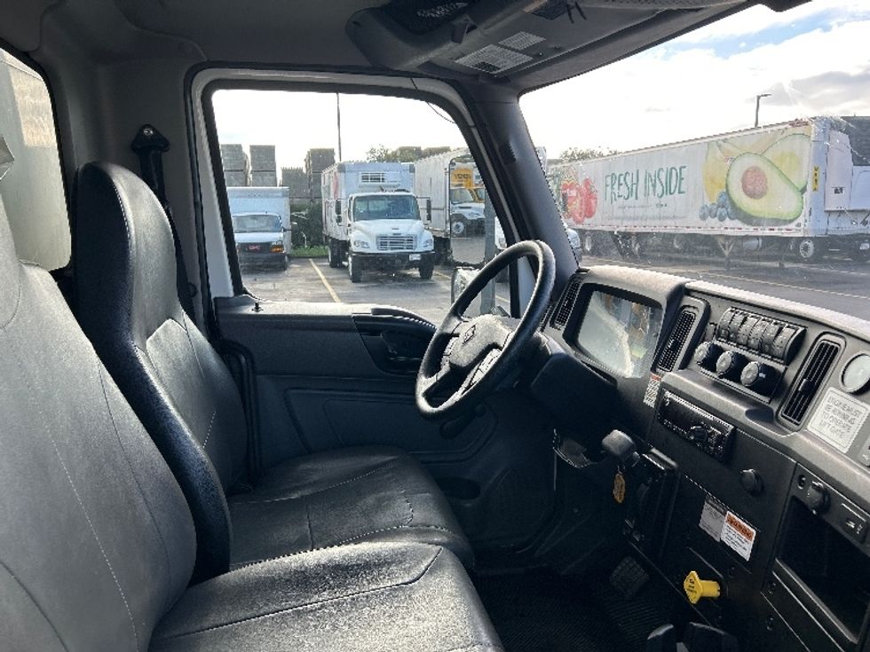 Medium Duty Box Truck-Light and Medium Duty Trucks-International-2020-MV607-West Sacramento-CA-137,335\n\t\tmiles-$ 48,750 - Image 21