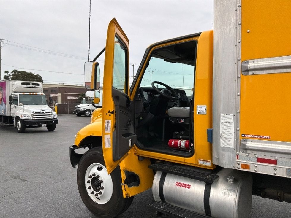 Medium Duty Box Truck-Light and Medium Duty Trucks-International-2020-MV607-West Sacramento-CA-137,867\n\t\tmiles-$ 55,500 - Image 16