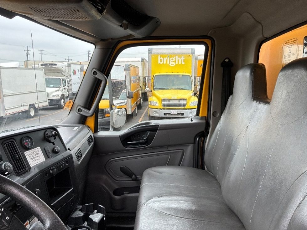 Medium Duty Box Truck-Light and Medium Duty Trucks-International-2020-MV607-West Sacramento-CA-137,867\n\t\tmiles-$ 55,500 - Image 19