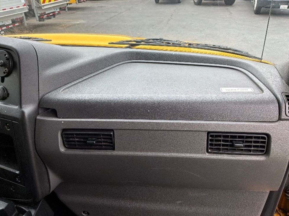 Medium Duty Box Truck-Light and Medium Duty Trucks-International-2020-MV607-West Sacramento-CA-137,867\n\t\tmiles-$ 55,500 - Image 21