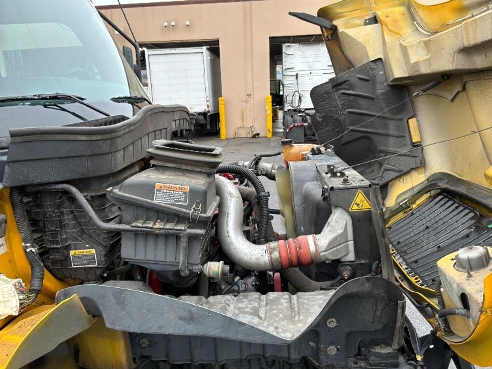 Medium Duty Box Truck-Light and Medium Duty Trucks-International-2020-MV607-West Sacramento-CA-137,867\n\t\tmiles-$ 55,500 - Image 23