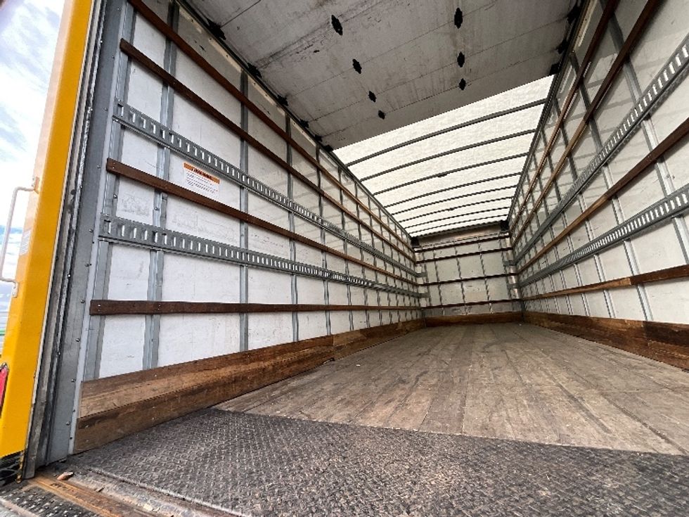 Medium Duty Box Truck-Light and Medium Duty Trucks-International-2020-MV607-West Sacramento-CA-139,912\n\t\tmiles-$ 51,000 - Image 11