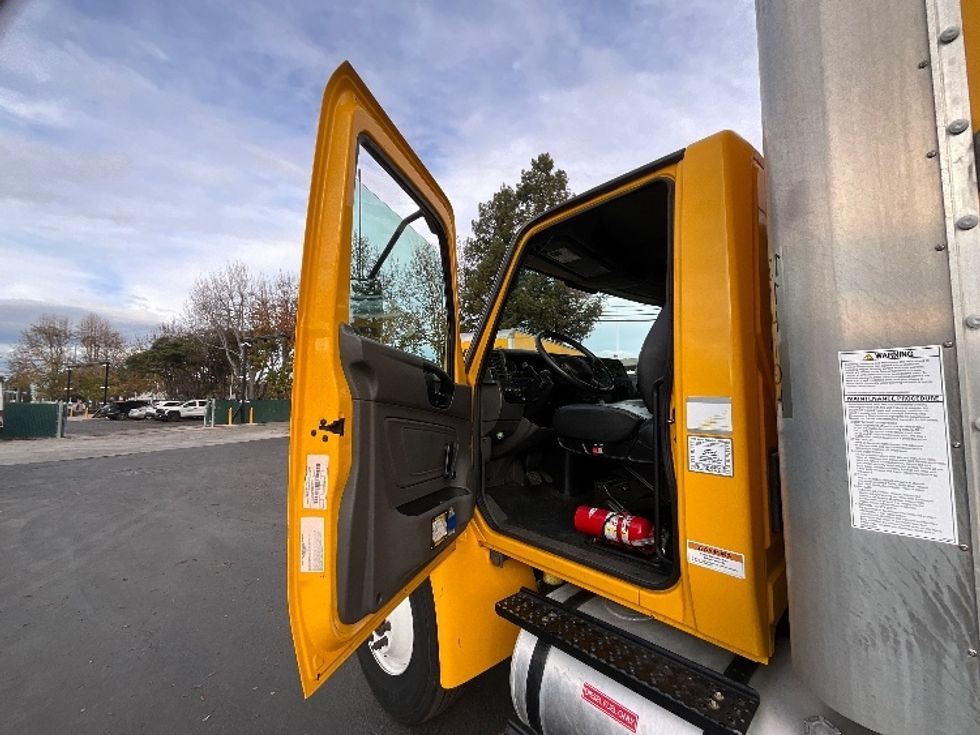 Medium Duty Box Truck-Light and Medium Duty Trucks-International-2020-MV607-West Sacramento-CA-139,912\n\t\tmiles-$ 51,000 - Image 16