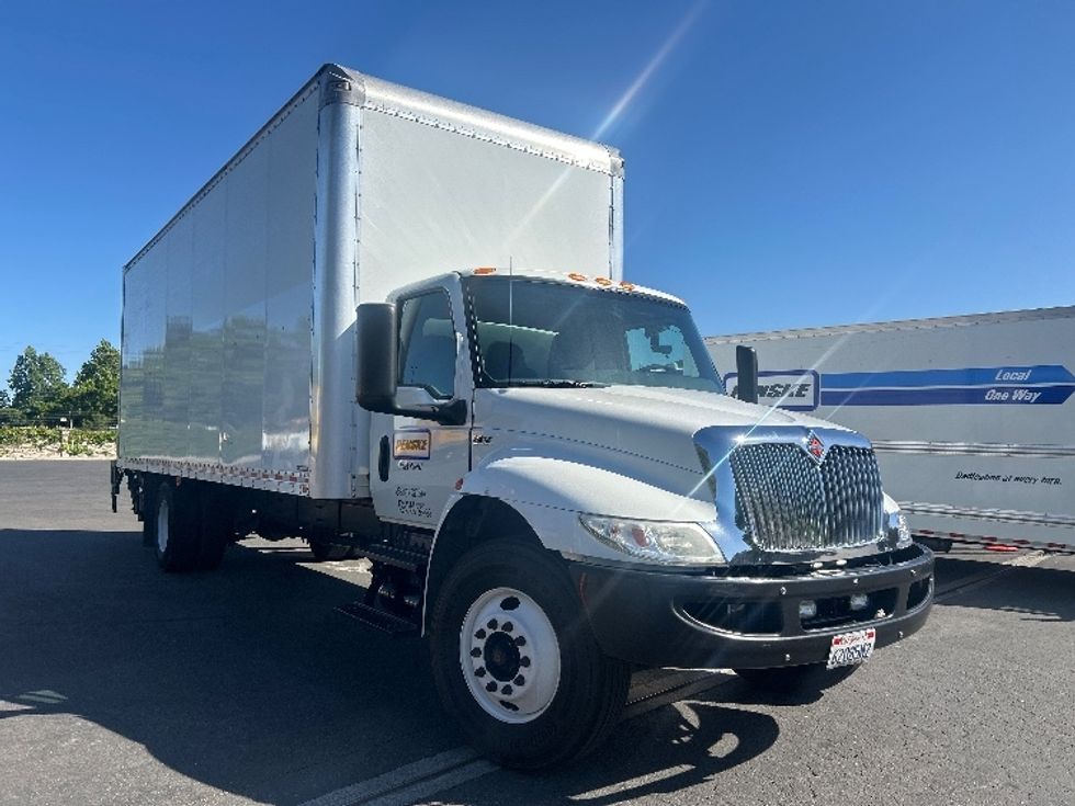 Medium Duty Box Truck-Light and Medium Duty Trucks-International-2020-MV607-West Sacramento-CA-162,098\n\t\tmiles-$ 53,500 - Image 1