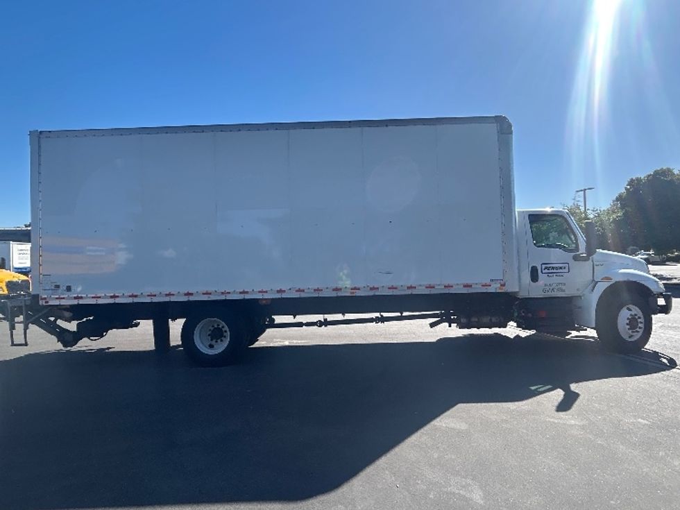 Medium Duty Box Truck-Light and Medium Duty Trucks-International-2020-MV607-West Sacramento-CA-162,098\n\t\tmiles-$ 53,500 - Image 15