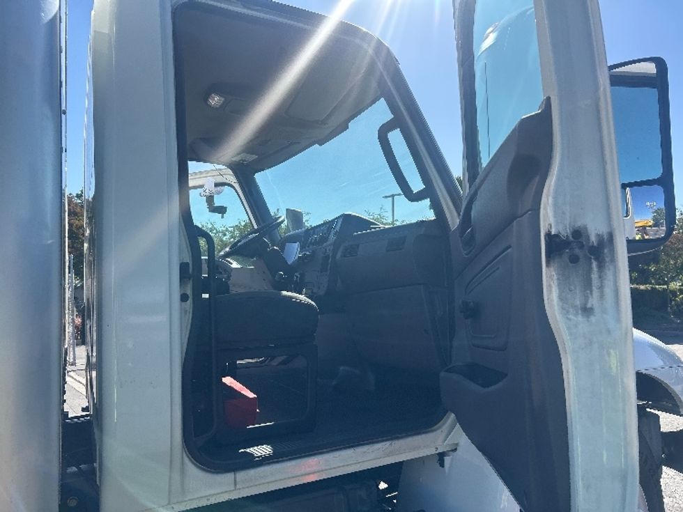 Medium Duty Box Truck-Light and Medium Duty Trucks-International-2020-MV607-West Sacramento-CA-162,098\n\t\tmiles-$ 53,500 - Image 20
