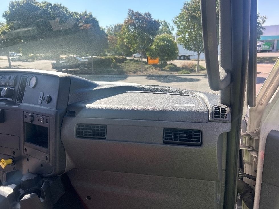 Medium Duty Box Truck-Light and Medium Duty Trucks-International-2020-MV607-West Sacramento-CA-162,098\n\t\tmiles-$ 53,500 - Image 21