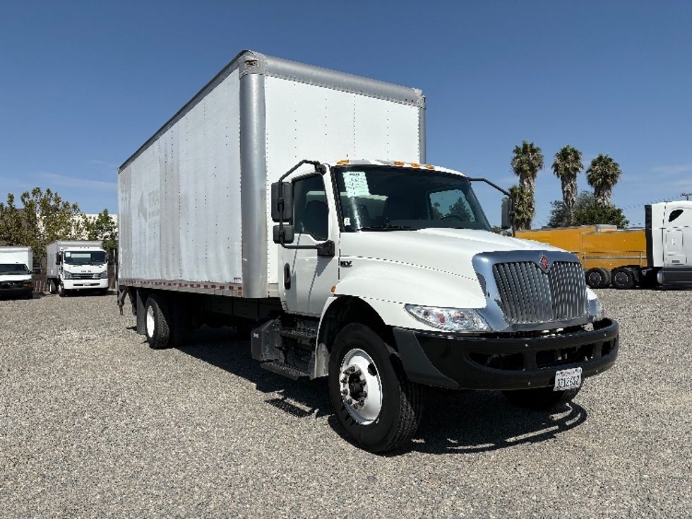 Medium Duty Box Truck-Light and Medium Duty Trucks-International-2020-MV607-West Sacramento-CA-204,025\n\t\tmiles-$ 53,750 - Image 1