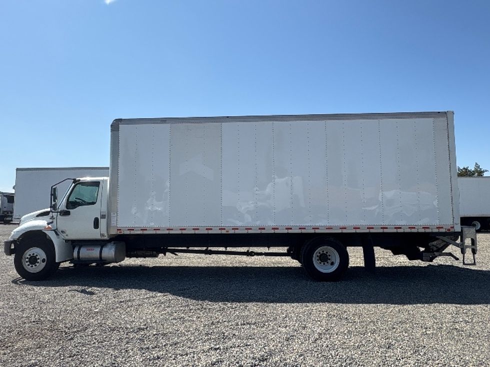 Medium Duty Box Truck-Light and Medium Duty Trucks-International-2020-MV607-West Sacramento-CA-204,025\n\t\tmiles-$ 53,750 - Image 4