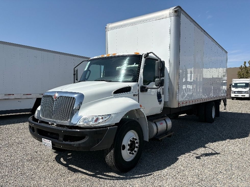 Medium Duty Box Truck-Light and Medium Duty Trucks-International-2020-MV607-West Sacramento-CA-204,025\n\t\tmiles-$ 53,750 - Image 3