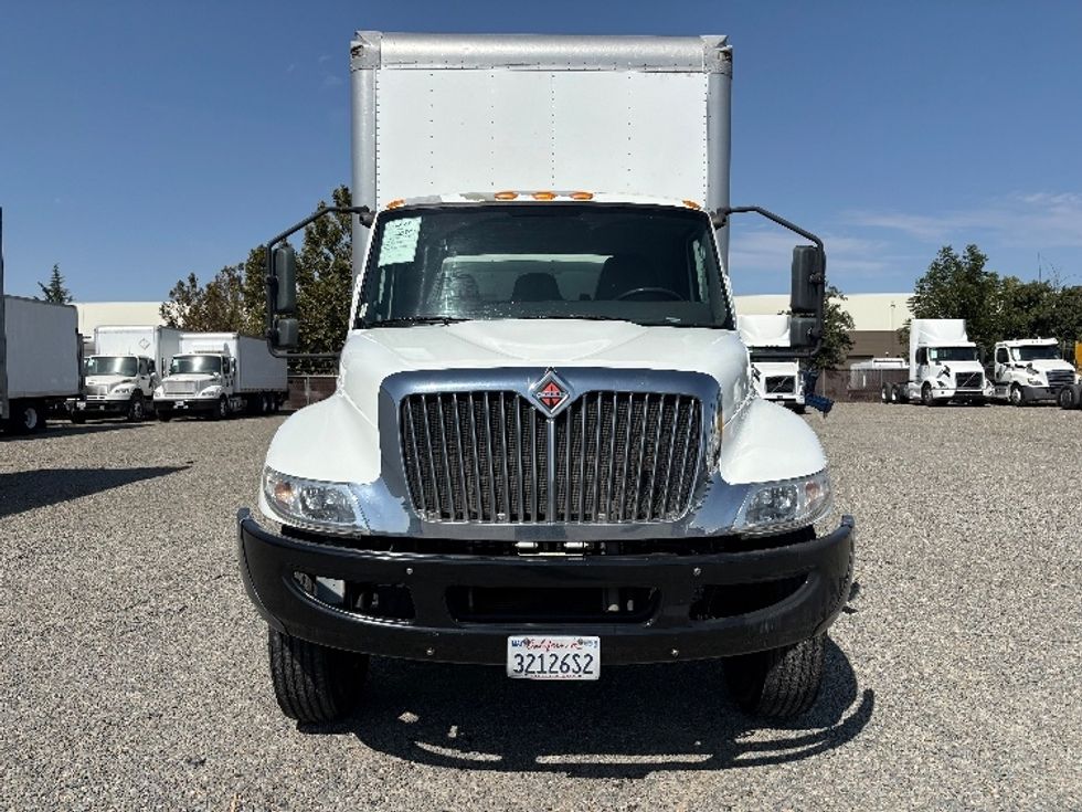 Medium Duty Box Truck-Light and Medium Duty Trucks-International-2020-MV607-West Sacramento-CA-204,025\n\t\tmiles-$ 53,750 - Image 2