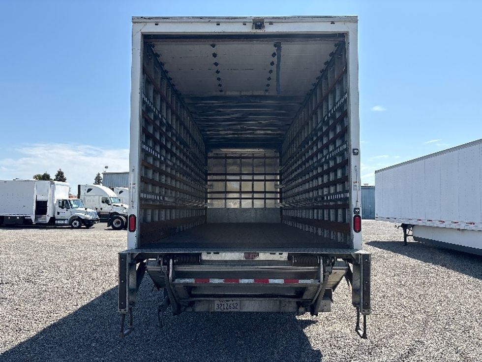 Medium Duty Box Truck-Light and Medium Duty Trucks-International-2020-MV607-West Sacramento-CA-204,025\n\t\tmiles-$ 53,750 - Image 8