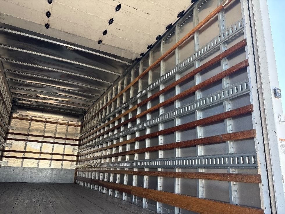 Medium Duty Box Truck-Light and Medium Duty Trucks-International-2020-MV607-West Sacramento-CA-204,025\n\t\tmiles-$ 53,750 - Image 12