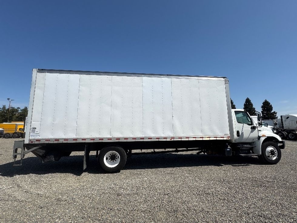 Medium Duty Box Truck-Light and Medium Duty Trucks-International-2020-MV607-West Sacramento-CA-204,025\n\t\tmiles-$ 53,750 - Image 15