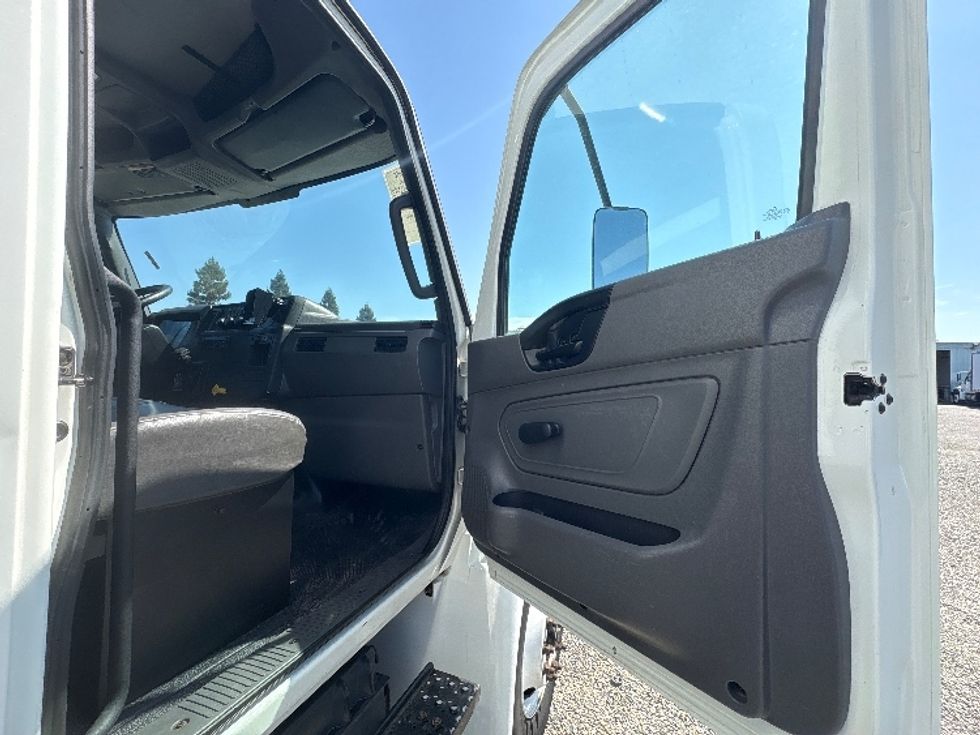 Medium Duty Box Truck-Light and Medium Duty Trucks-International-2020-MV607-West Sacramento-CA-204,025\n\t\tmiles-$ 53,750 - Image 20