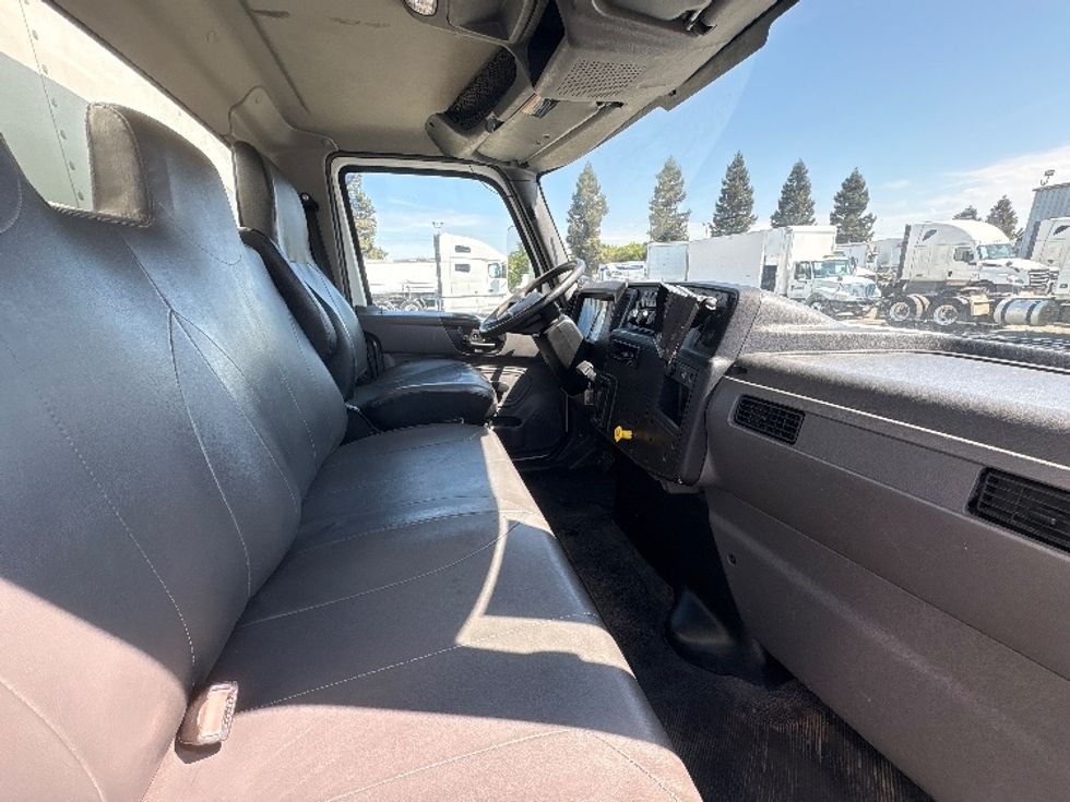 Medium Duty Box Truck-Light and Medium Duty Trucks-International-2020-MV607-West Sacramento-CA-204,025\n\t\tmiles-$ 53,750 - Image 22