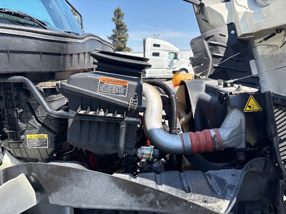 Medium Duty Box Truck-Light and Medium Duty Trucks-International-2020-MV607-West Sacramento-CA-204,025\n\t\tmiles-$ 53,750 - Image 23