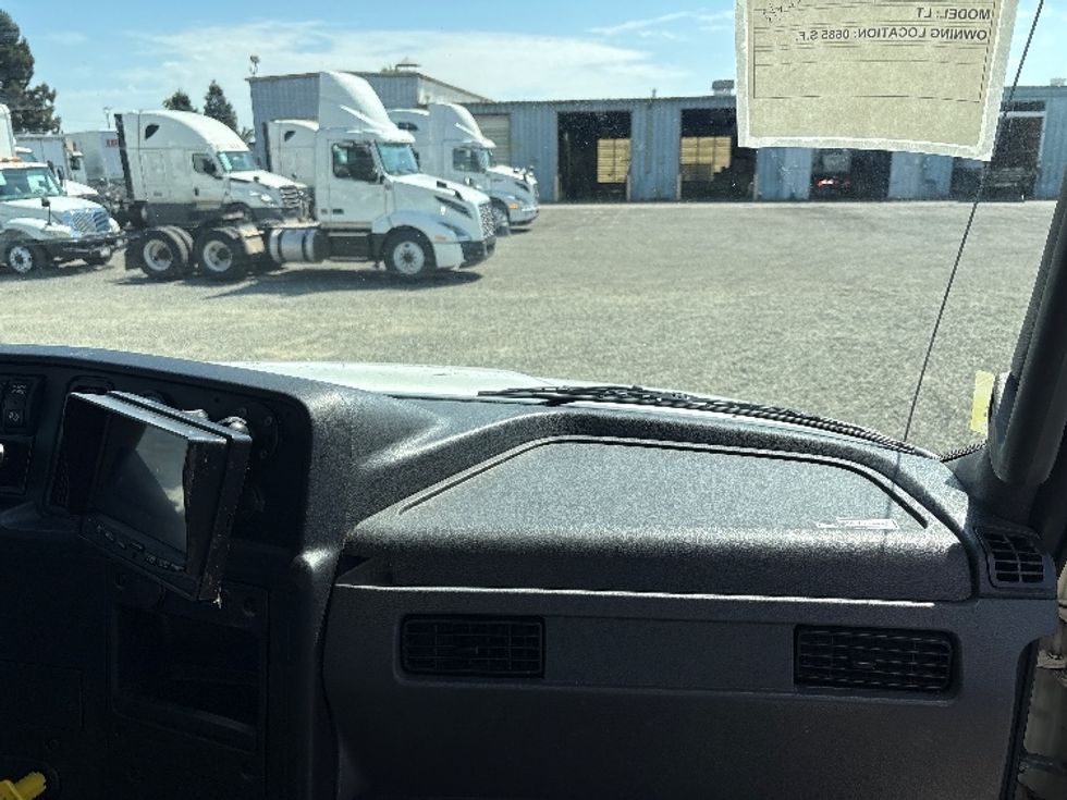 Medium Duty Box Truck-Light and Medium Duty Trucks-International-2020-MV607-West Sacramento-CA-204,025\n\t\tmiles-$ 53,750 - Image 21