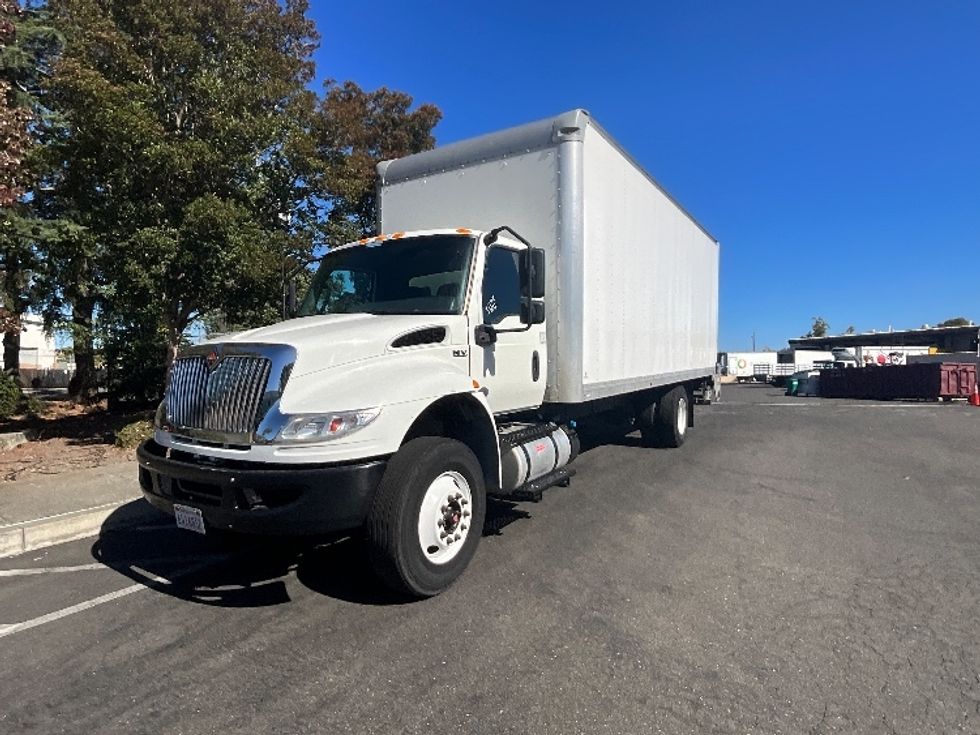 Medium Duty Box Truck-Light and Medium Duty Trucks-International-2020-MV607-West Sacramento-CA-209,319\n\t\tmiles-$ 47,250 - Image 3