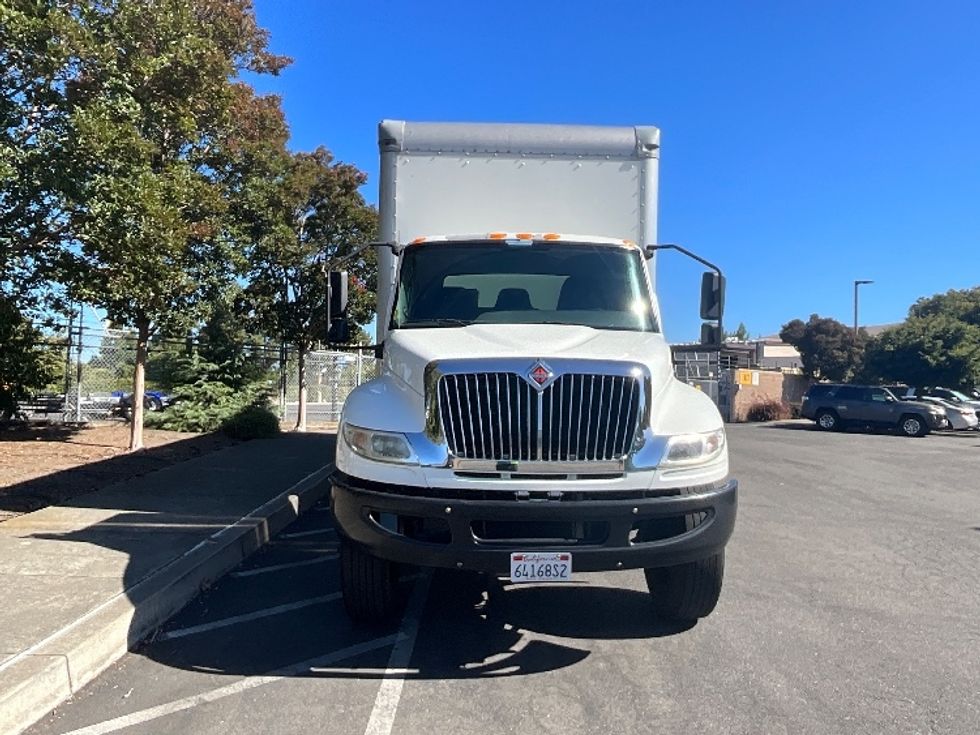Medium Duty Box Truck-Light and Medium Duty Trucks-International-2020-MV607-West Sacramento-CA-209,319\n\t\tmiles-$ 47,250 - Image 2