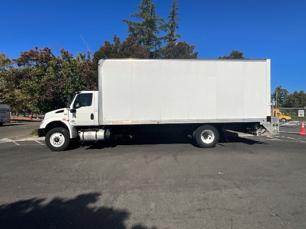 Medium Duty Box Truck-Light and Medium Duty Trucks-International-2020-MV607-West Sacramento-CA-209,319\n\t\tmiles-$ 47,250 - Image 4