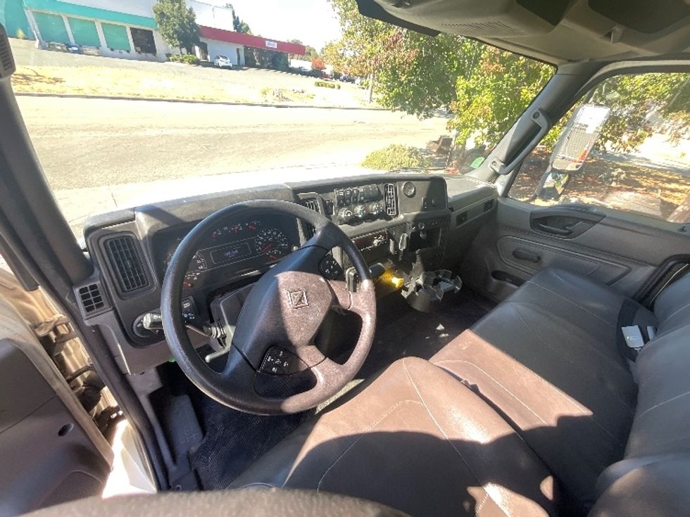 Medium Duty Box Truck-Light and Medium Duty Trucks-International-2020-MV607-West Sacramento-CA-209,319\n\t\tmiles-$ 47,250 - Image 18