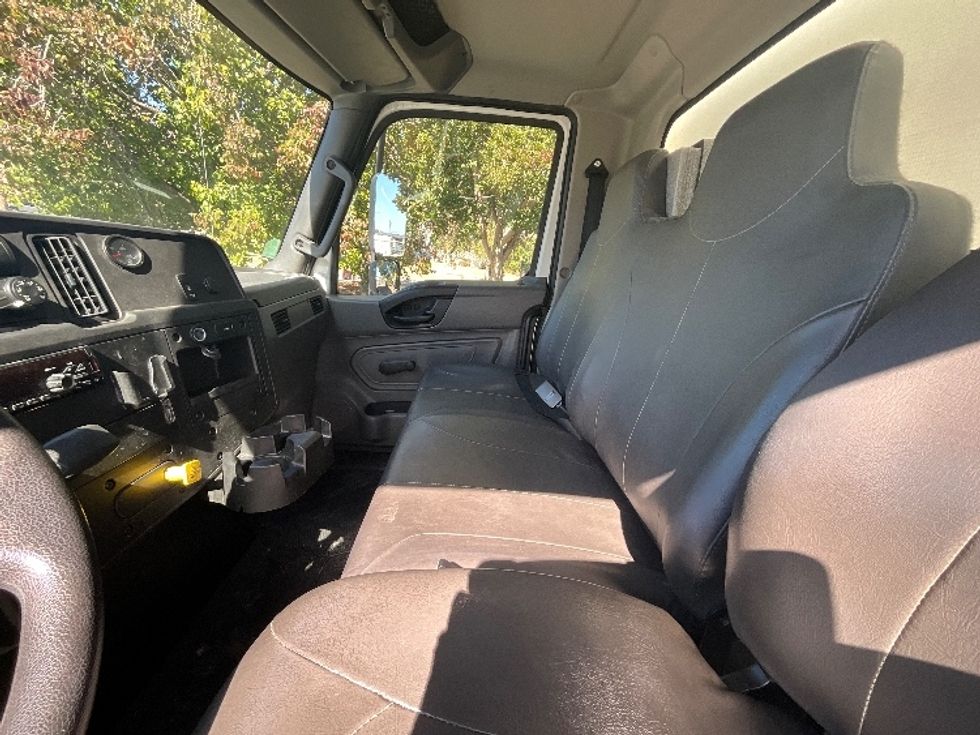 Medium Duty Box Truck-Light and Medium Duty Trucks-International-2020-MV607-West Sacramento-CA-209,319\n\t\tmiles-$ 47,250 - Image 19