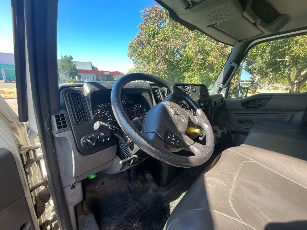 Medium Duty Box Truck-Light and Medium Duty Trucks-International-2020-MV607-West Sacramento-CA-209,319\n\t\tmiles-$ 47,250 - Image 17