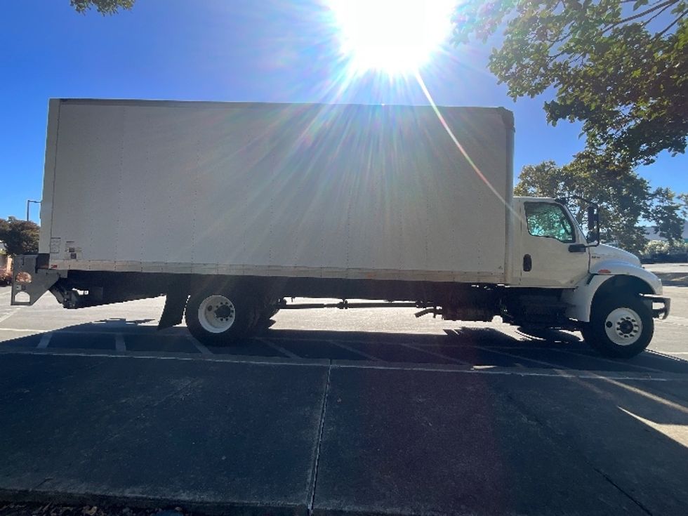 Medium Duty Box Truck-Light and Medium Duty Trucks-International-2020-MV607-West Sacramento-CA-209,319\n\t\tmiles-$ 47,250 - Image 15