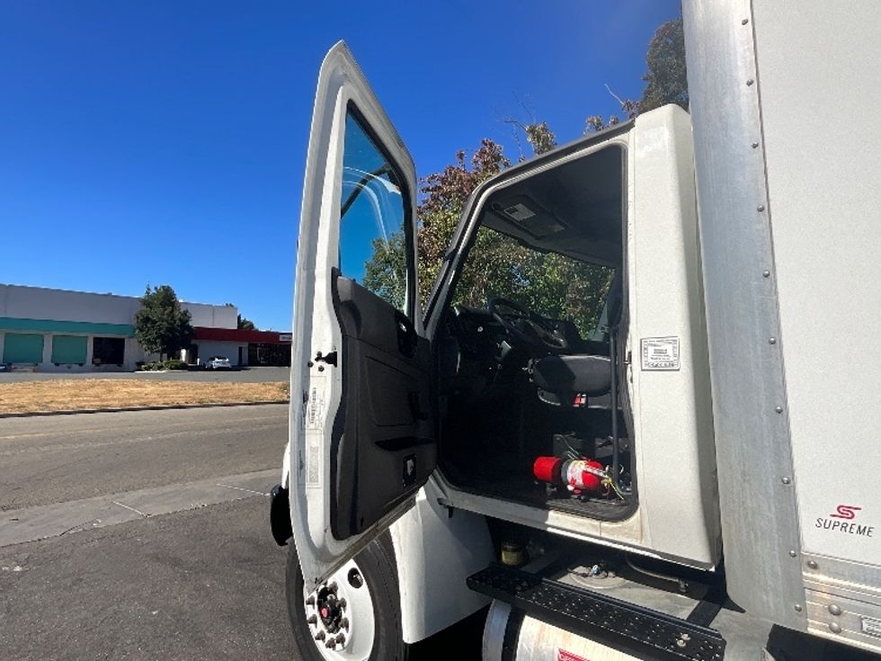 Medium Duty Box Truck-Light and Medium Duty Trucks-International-2020-MV607-West Sacramento-CA-209,319\n\t\tmiles-$ 47,250 - Image 16