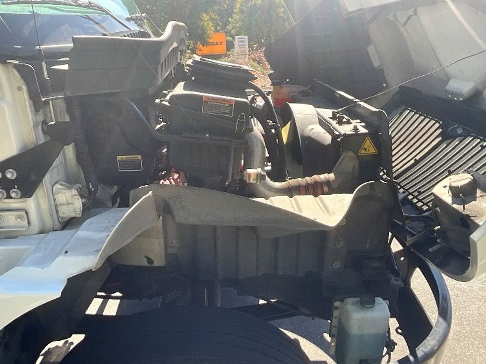 Medium Duty Box Truck-Light and Medium Duty Trucks-International-2020-MV607-West Sacramento-CA-209,319\n\t\tmiles-$ 47,250 - Image 23