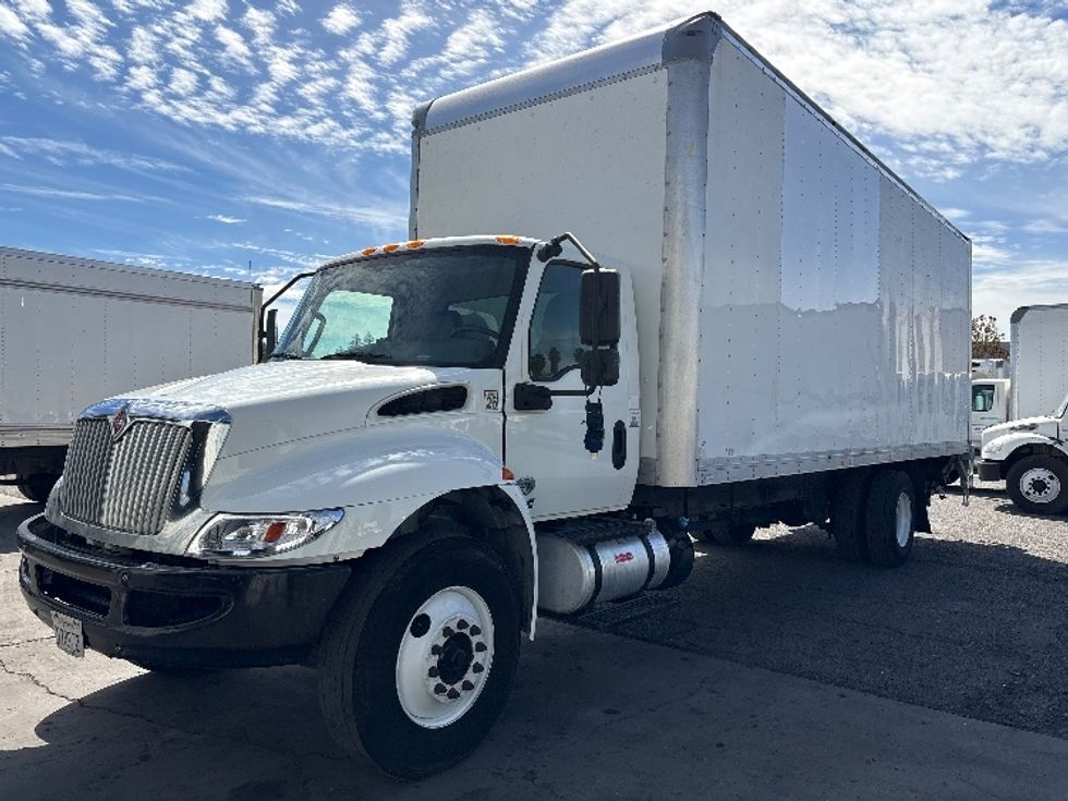 Medium Duty Box Truck-Light and Medium Duty Trucks-International-2020-MV607-West Sacramento-CA-213,908\n\t\tmiles-$ 47,250 - Image 3
