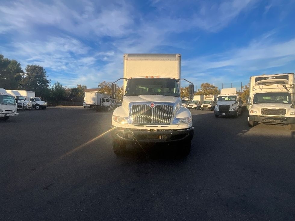 Medium Duty Box Truck-Light and Medium Duty Trucks-International-2020-MV607-West Sacramento-CA-218,157\n\t\tmiles-$ 43,000 - Image 2