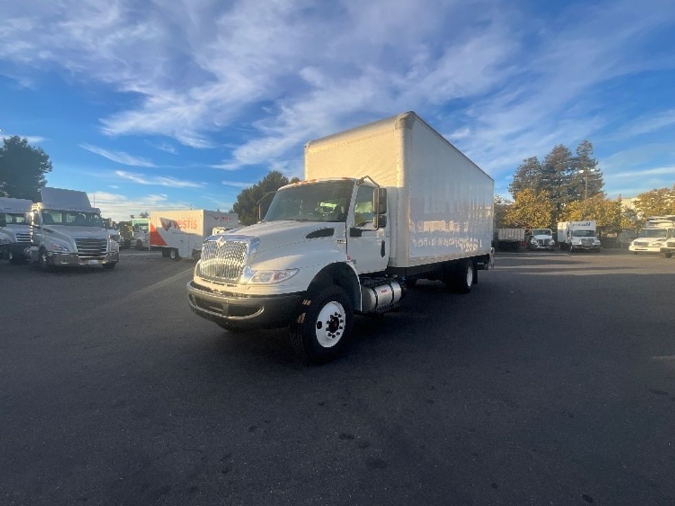 Medium Duty Box Truck-Light and Medium Duty Trucks-International-2020-MV607-West Sacramento-CA-218,157\n\t\tmiles-$ 43,000 - Image 3